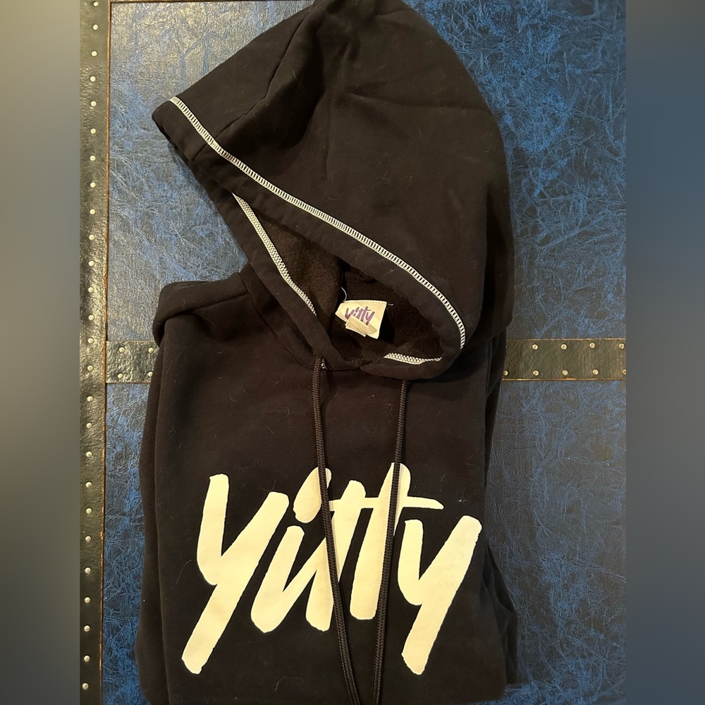 Yitty sweatshirt